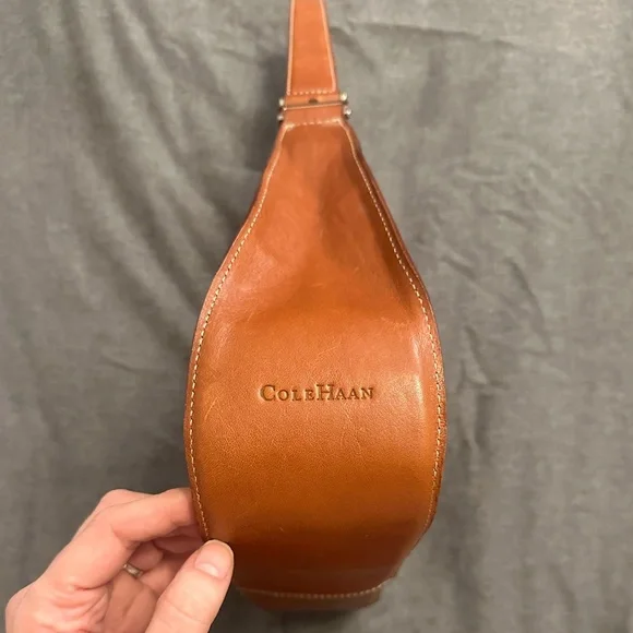 ๐ HP 12/26 ๐ Cole Haan Classic Brown Leather Shoulder Bag - Picture 3 of 8